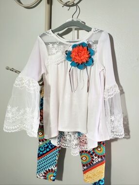Rare Editions Boho White Lace Bell-Sleeve And Legging Set  Size 3T
